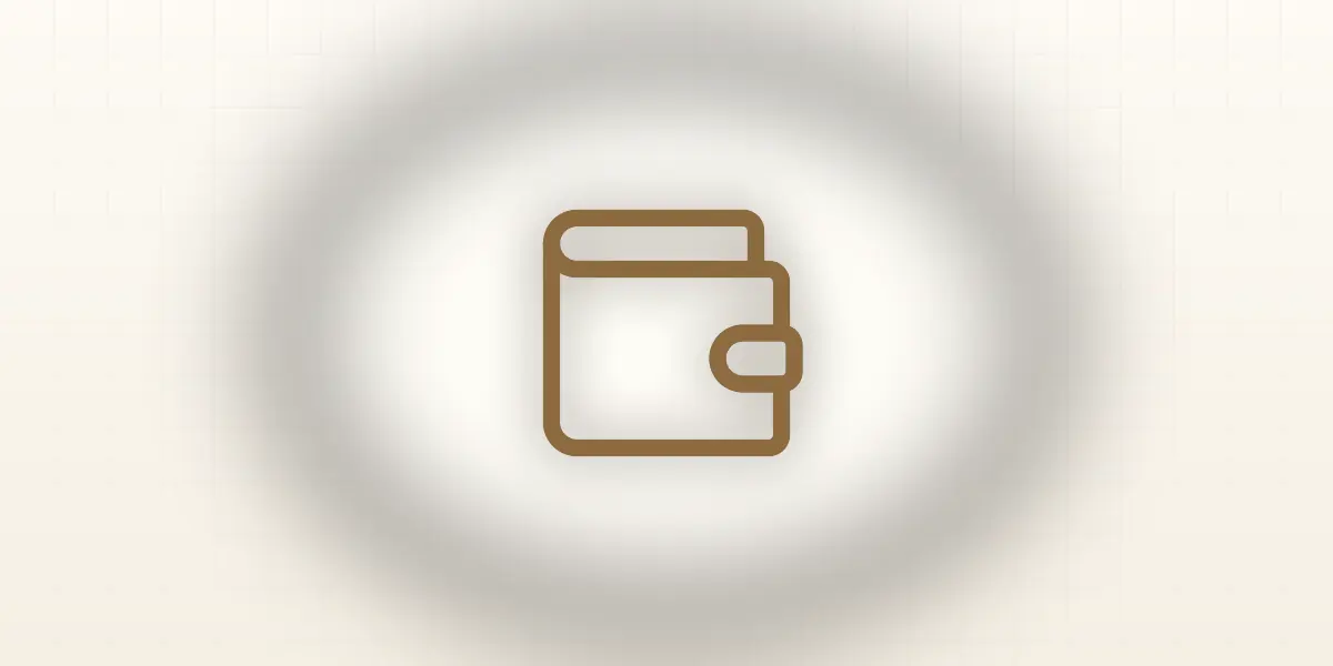 Peňaženka ako symbol prehľadu o domácom rozpočte na svetlom podklade s jemnou mriežkou